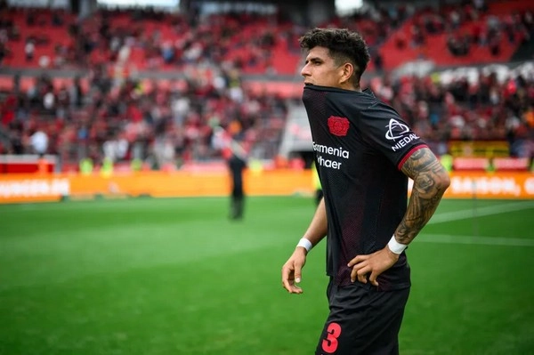 Bayer Leverkusen Menanggapi Tawaran Arsenal untuk Piero Hincapie dengan Tegas