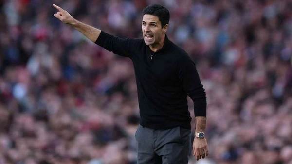 Carragher melanjutkan perang kata-katanya yang sengit dengan Mikel Arteta