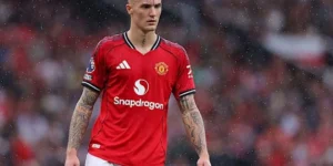 Haruskah Benjamin Sesko Menuntut Lebih dari Rekan Setimnya di Manchester United?