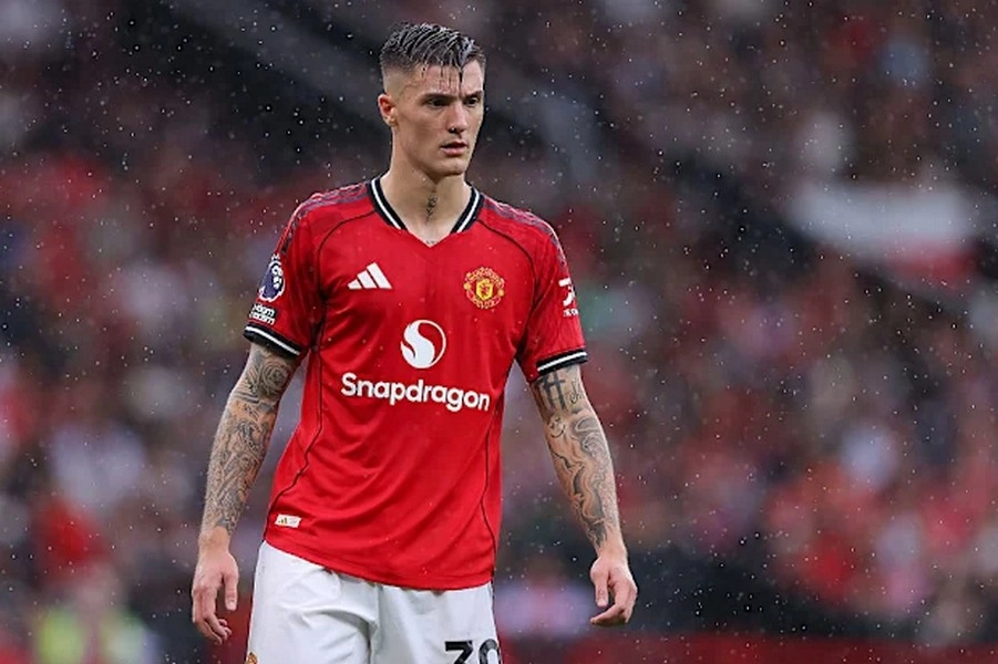 Haruskah Benjamin Sesko Menuntut Lebih dari Rekan Setimnya di Manchester United?