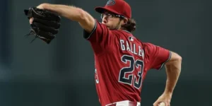 Bagaimana taruhan pasar pelempar awal mempengaruhi hasil pertandingan bisbol?