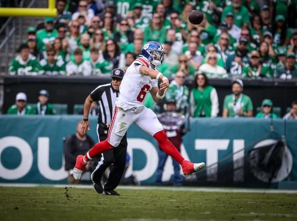 Apa cara terbaik untuk mendekati taruhan moneyline NFL seiring musim berlangsung?