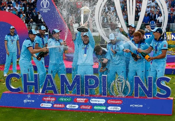 Bagaimana nilai taruhan pemenang futures Piala Dunia kriket berubah seiring waktu?