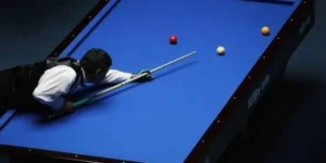 Bagaimana petaruh harus menganalisis strategi pemasukan bola dalam biliar?