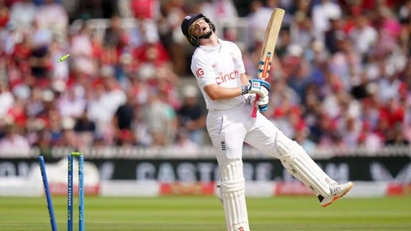 Apa yang Menyebabkan Pemecatan karena Tangan Lembut di Kriket Profesional?